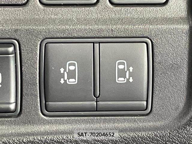 Nissan SERENA 2017-01 8814408-4
