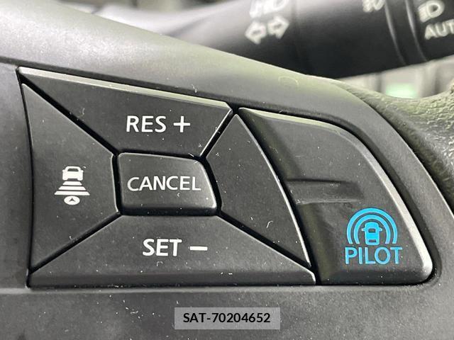 Nissan SERENA 2017-01 8814408-5