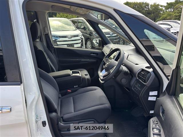Nissan SERENA 2017-08 8814720-19
