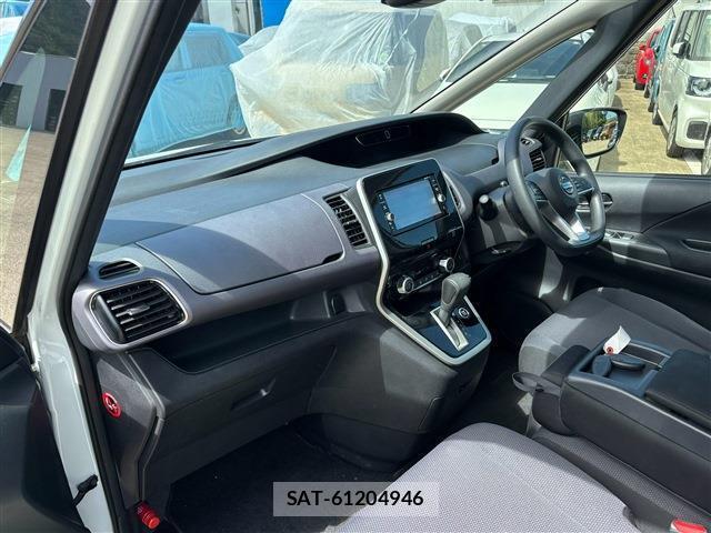 Nissan SERENA 2017-08 8814720-3