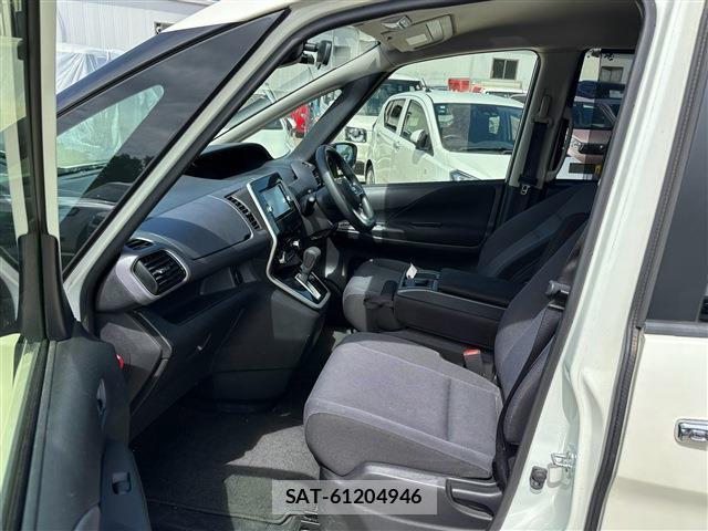 Nissan SERENA 2017-08 8814720-4