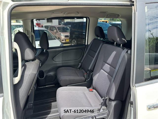Nissan SERENA 2017-08 8814720-5