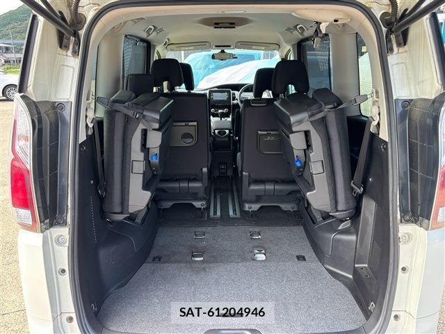 Nissan SERENA 2017-08 8814720-9
