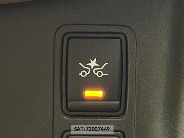 Nissan SERENA 2016-08 8815023-6