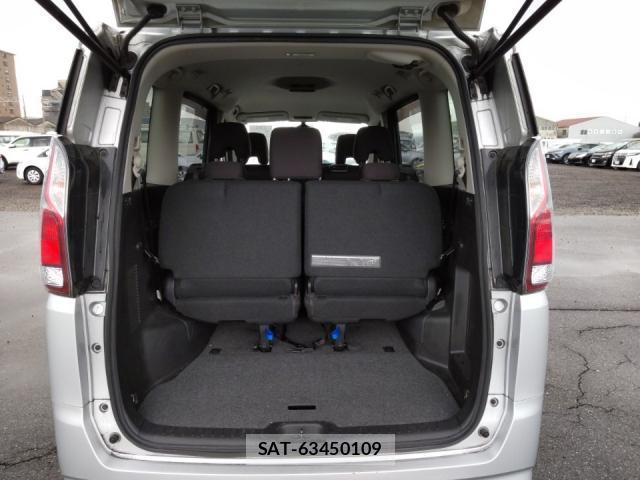Nissan SERENA 2017-09 8815352-5