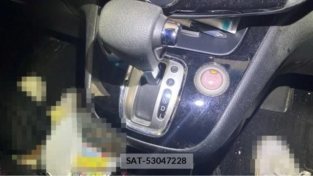 Nissan SERENA 2016-02 8815571-14