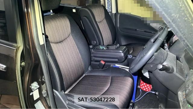 Nissan SERENA 2016-02 8815571-5