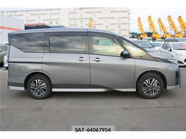 Nissan SERENA 2023-08 8815777-14