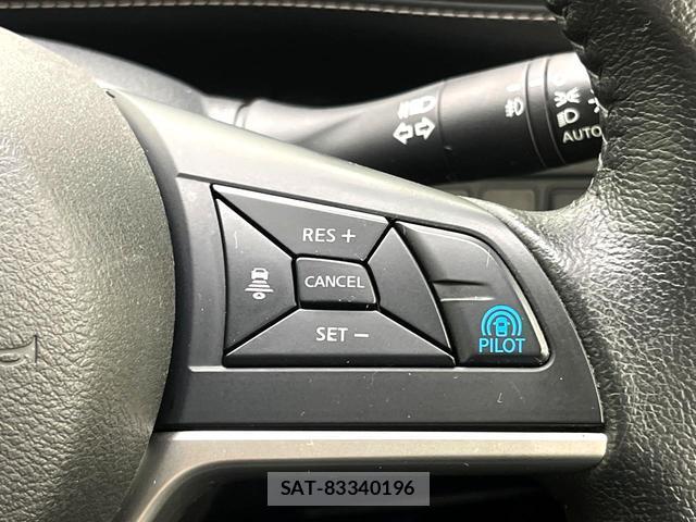 Nissan SERENA 2017-02 8816979-6