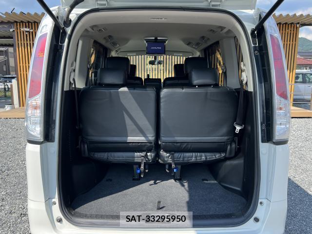 Nissan SERENA 2012-02 8817109-17