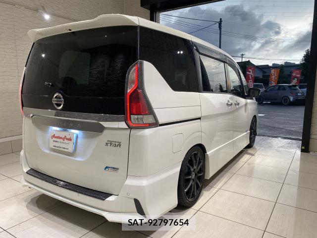Nissan SERENA 2018-01 8817181-1