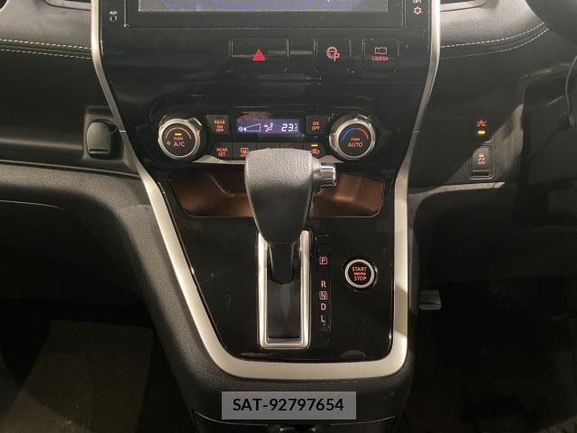 Nissan SERENA 2018-01 8817181-11