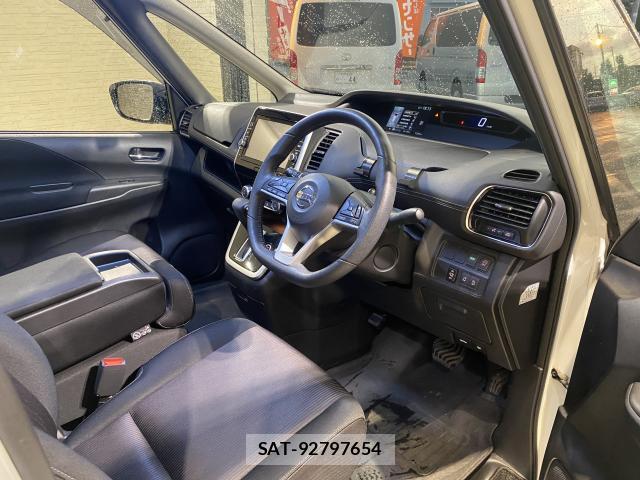 Nissan SERENA 2018-01 8817181-14