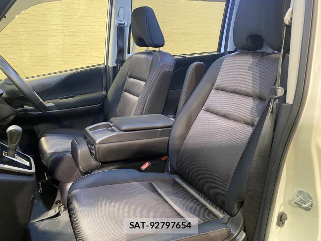 Nissan SERENA 2018-01 8817181-16