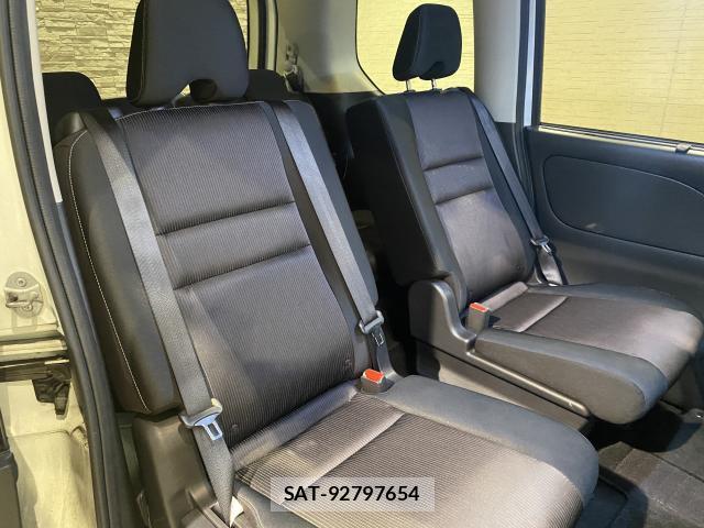 Nissan SERENA 2018-01 8817181-17