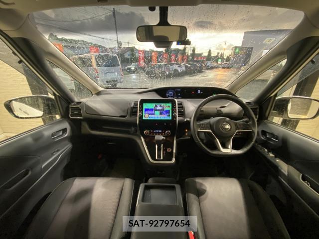 Nissan SERENA 2018-01 8817181-2