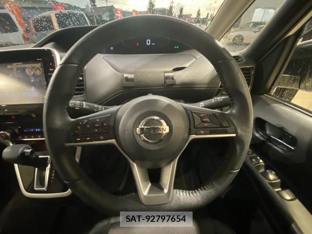 Nissan SERENA 2018-01 8817181-3