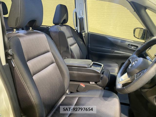 Nissan SERENA 2018-01 8817181-6