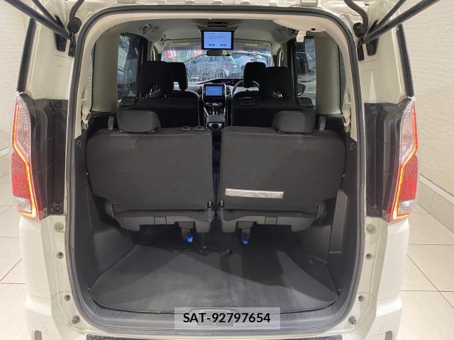 Nissan SERENA 2018-01 8817181-9