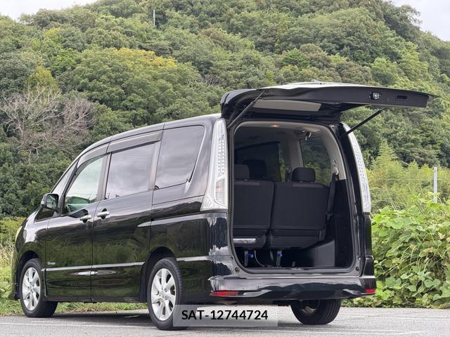 Nissan SERENA 2013-09 8817304-16
