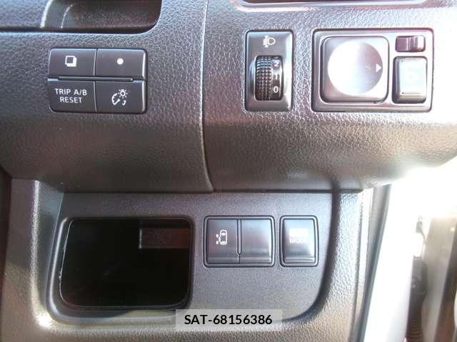 Nissan SERENA 2012-02 8818003-13