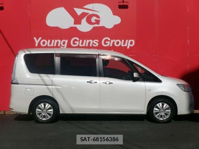 Nissan SERENA 2012-02 8818003-2