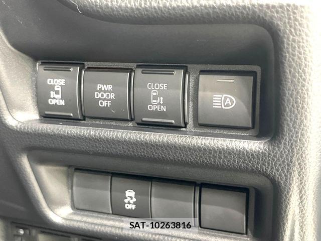 Toyota SIENTA 2026-05 8812059-6