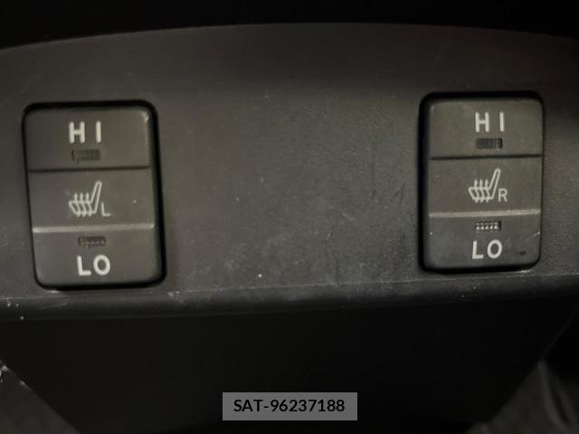 Toyota SIENTA 2017-09 8812078-6