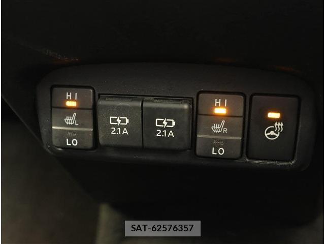 Toyota SIENTA 2021-10 8812381-10