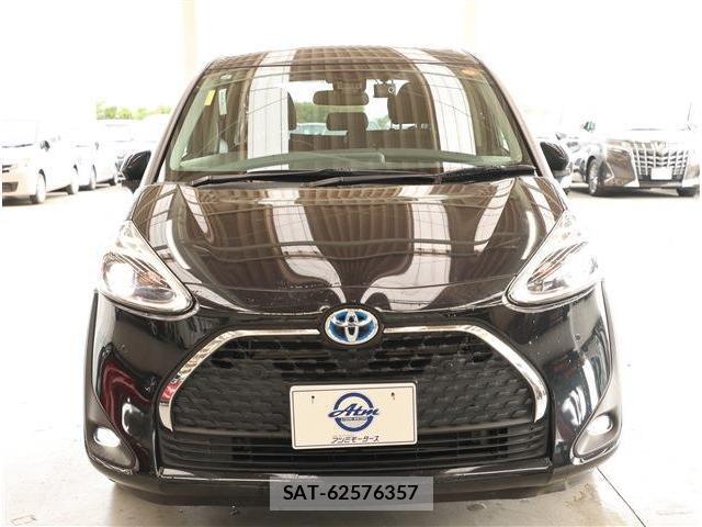 Toyota SIENTA 2021-10 8812381-19