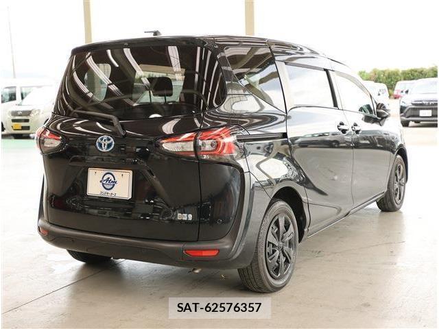 Toyota SIENTA 2021-10 8812381-4