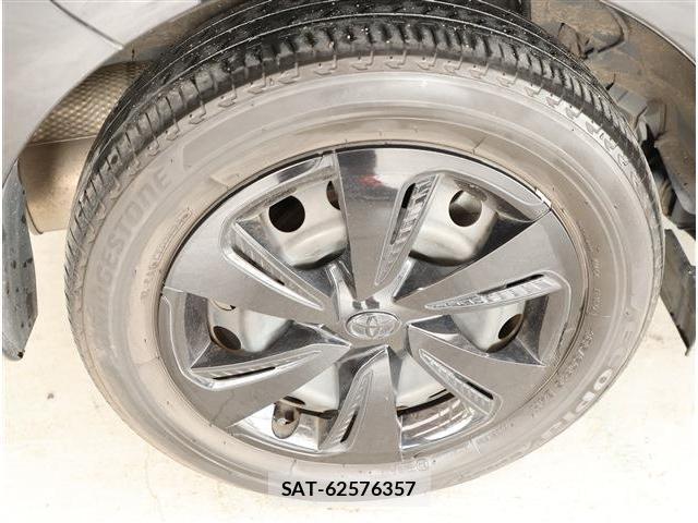 Toyota SIENTA 2021-10 8812381-5