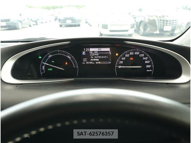 Toyota SIENTA 2021-10 8812381-7