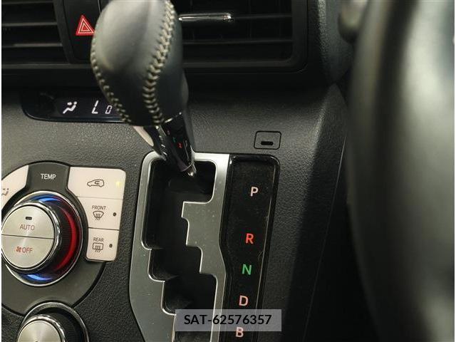 Toyota SIENTA 2021-10 8812381-8