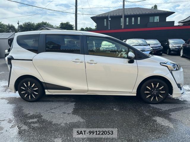 Toyota SIENTA 2016-10 8812679-13