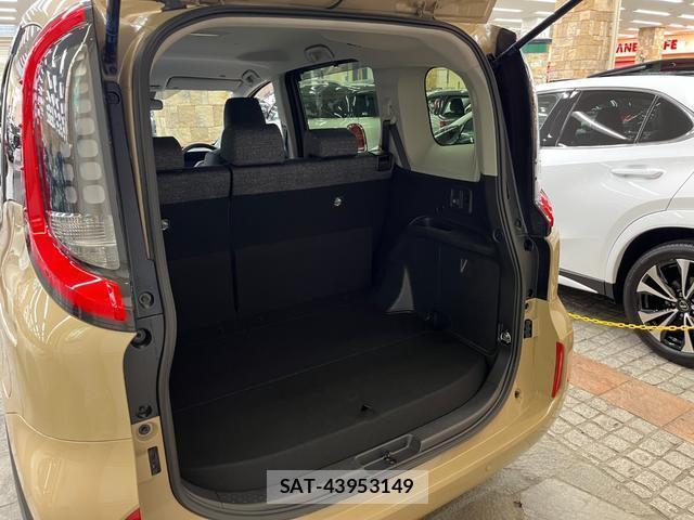 Toyota SIENTA 2024-10 8812943-9