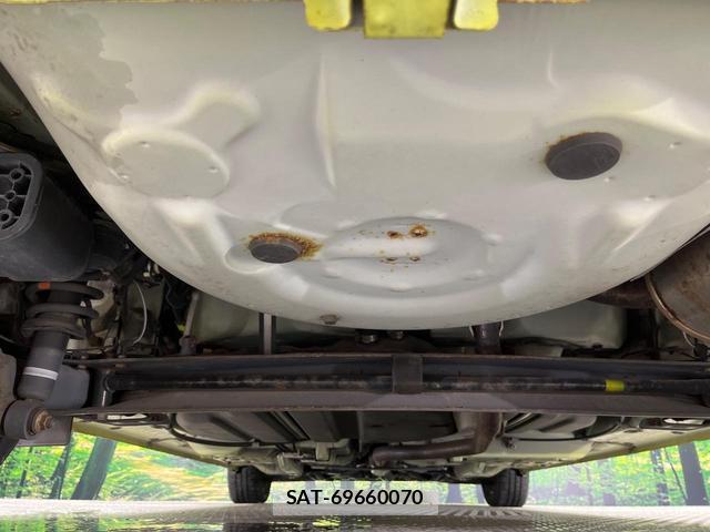 Toyota SIENTA 2015-10 8813126-19