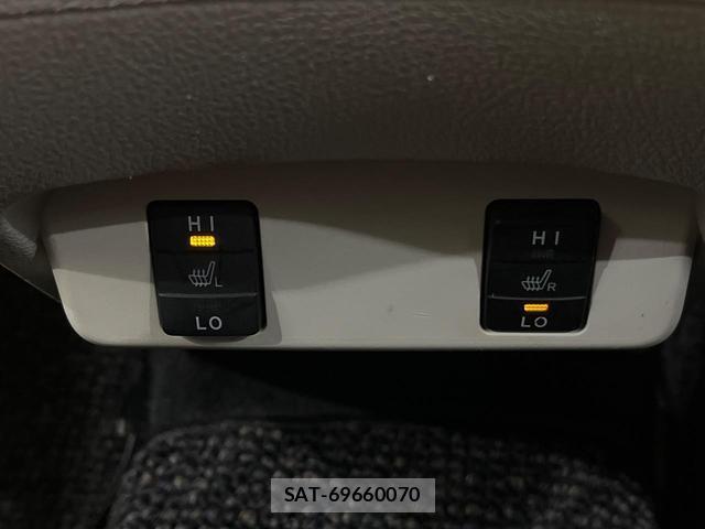 Toyota SIENTA 2015-10 8813126-5
