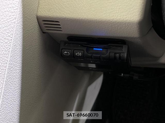 Toyota SIENTA 2015-10 8813126-6