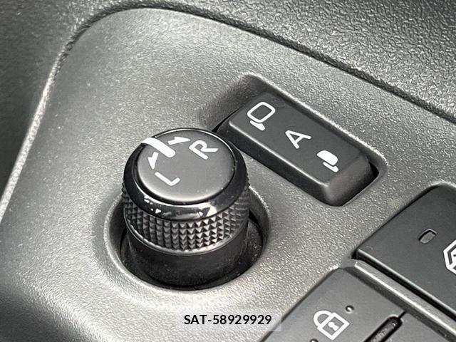 Toyota SIENTA 2023-09 8813230-6