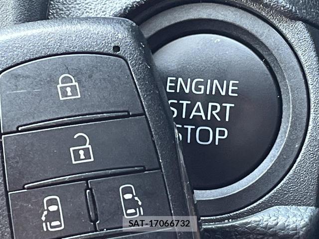 Toyota SIENTA 2025-03 8813231-6
