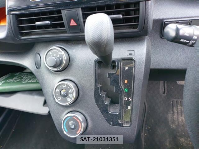 Toyota SIENTA 2021-08 8813770-11