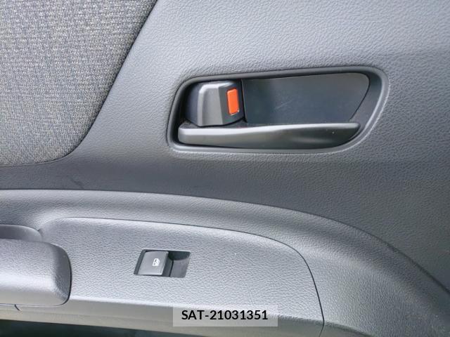 Toyota SIENTA 2021-08 8813770-12