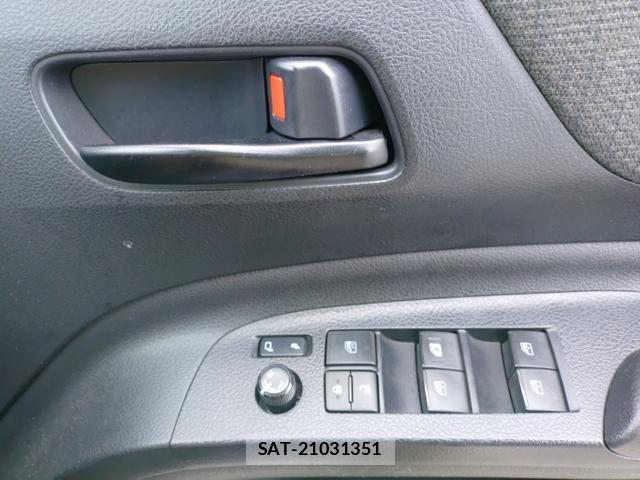 Toyota SIENTA 2021-08 8813770-13