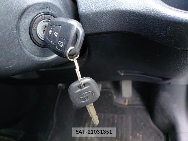 Toyota SIENTA 2021-08 8813770-14