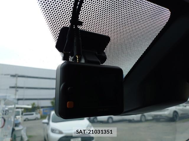 Toyota SIENTA 2021-08 8813770-17
