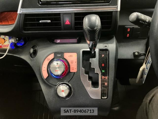Toyota SIENTA 2015-07 8814094-18