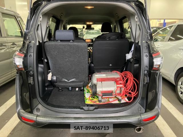 Toyota SIENTA 2015-07 8814094-6