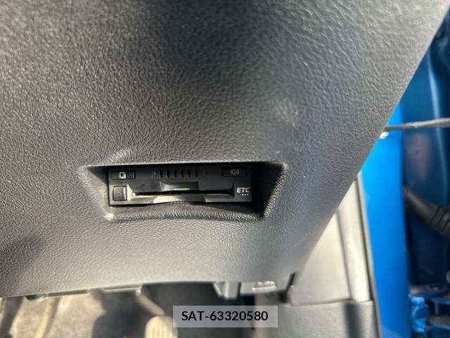Toyota SIENTA 2017-07 8814414-6