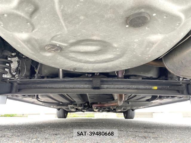 Toyota SIENTA 2016-06 8814636-17